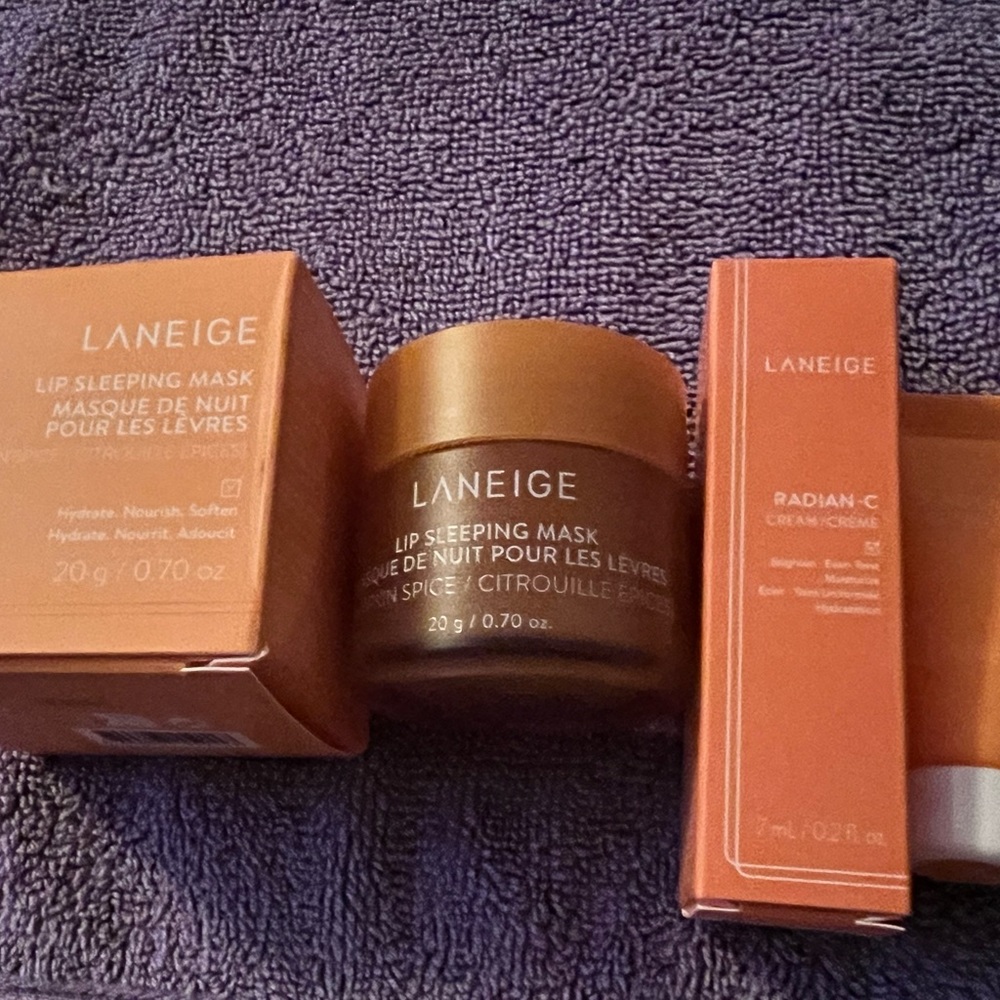 Laneige Sleeping Lip Mask in Pumkin Spice and a free moisturizer sample